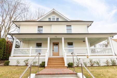 Downtown Luxury Farmhouse Apartment #4 West Dundee Εξωτερικό φωτογραφία