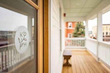 Downtown Luxury Farmhouse Apartment #4 West Dundee Εξωτερικό φωτογραφία
