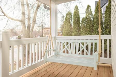 Downtown Luxury Farmhouse Apartment #4 West Dundee Εξωτερικό φωτογραφία