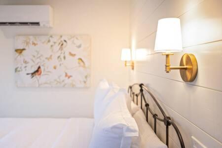 Downtown Luxury Farmhouse Apartment #4 West Dundee Εξωτερικό φωτογραφία