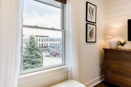 Downtown Luxury Farmhouse Apartment #4 West Dundee Εξωτερικό φωτογραφία