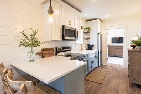 Downtown Luxury Farmhouse Apartment #4 West Dundee Εξωτερικό φωτογραφία