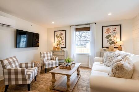 Downtown Luxury Farmhouse Apartment #4 West Dundee Εξωτερικό φωτογραφία