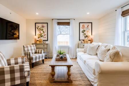 Downtown Luxury Farmhouse Apartment #4 West Dundee Εξωτερικό φωτογραφία